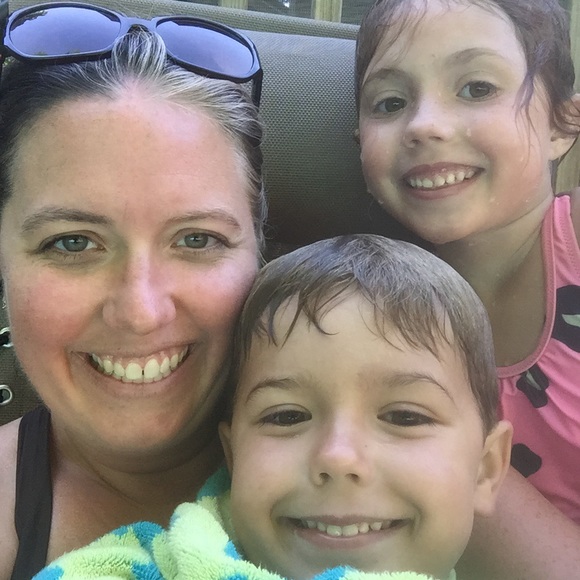 Meet your Posher, Nicole - Picture 1 of 1